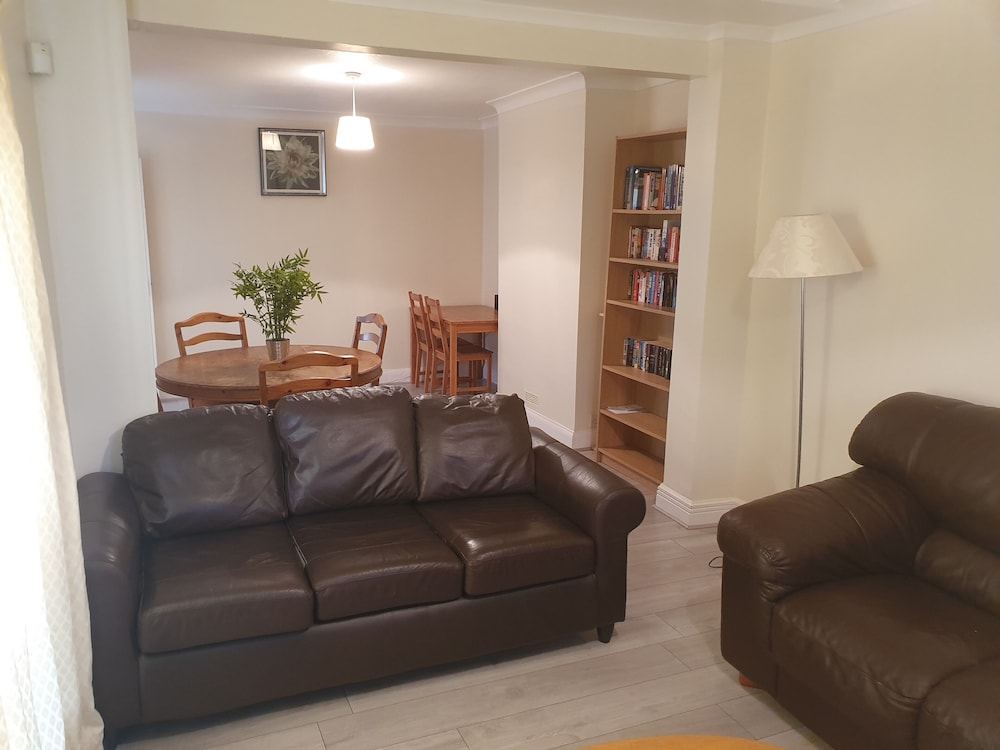 Elegant 3 Bed house walk Wembley stadium — 4-Star Luxury Hotel in Wembley, United Kingdom