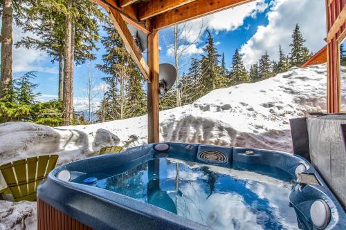 3 Bed 3 Bath Vacation home in Schweitzer Mountain — 4-Star Luxury Hotel in Sandpoint, United States