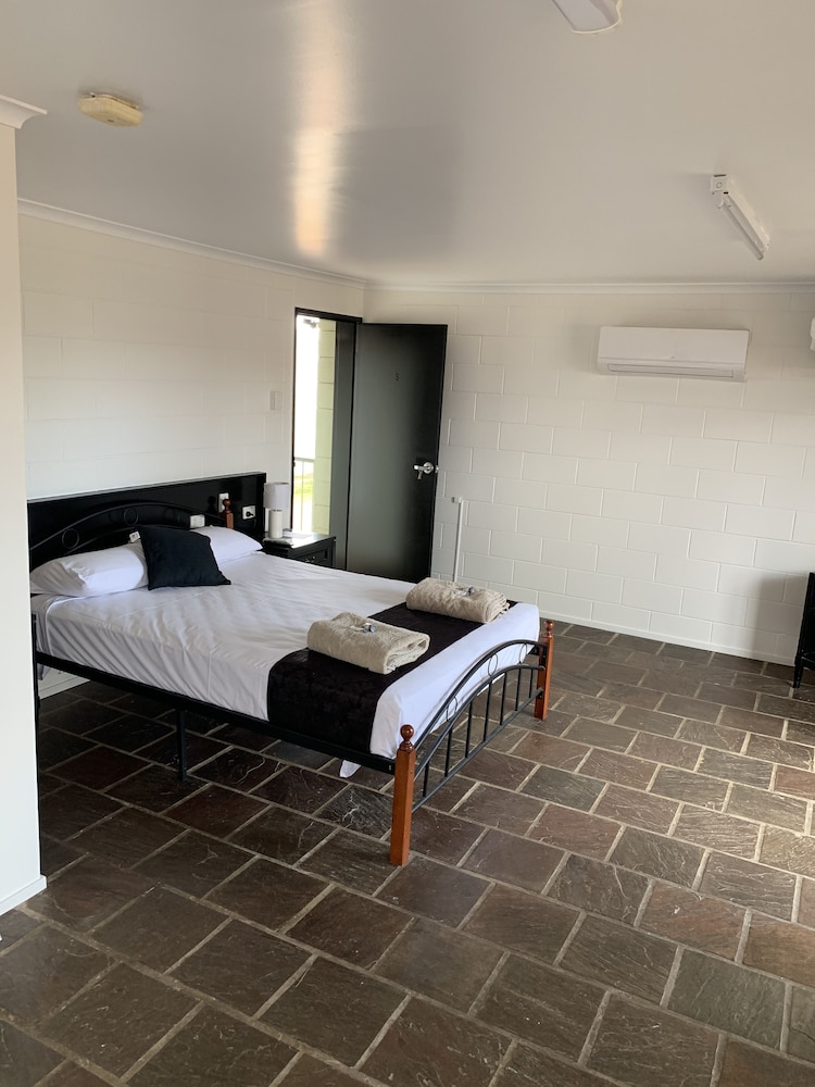 Central Motel - carbon neutral hotel in Longreach