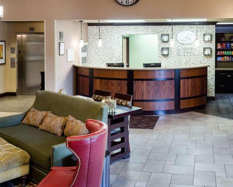 Russell Inn and Suites - photo 10