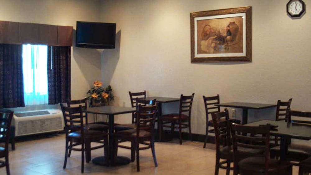 Western Motel Inn and Suites Hazlehurst - photo 31