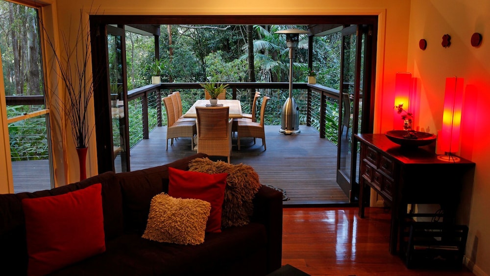 Songbirds Rainforest Retreat - carbon neutral hotel in Tamborine Mountain