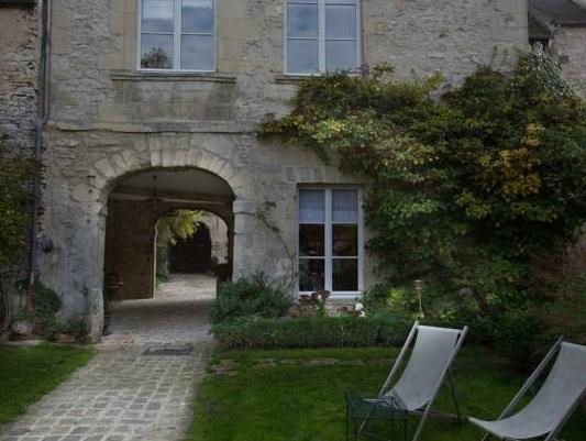 Côté Jardin Chambres d'hôtes — 4-Star Luxury Hotel in Senlis, France