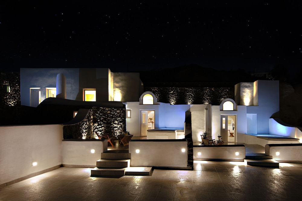 San Martino cave villas — 4-Star Luxury Hotel in Pyrgos, Greece