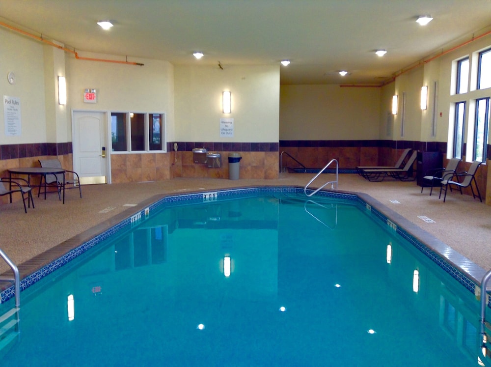 Holiday Inn Express & Suites Winner by IHG - photo 23