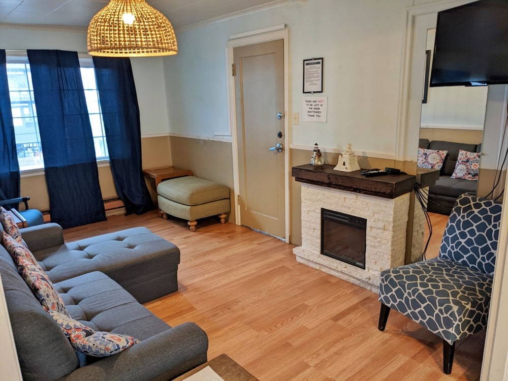 Hillcrest Inn - photo 29