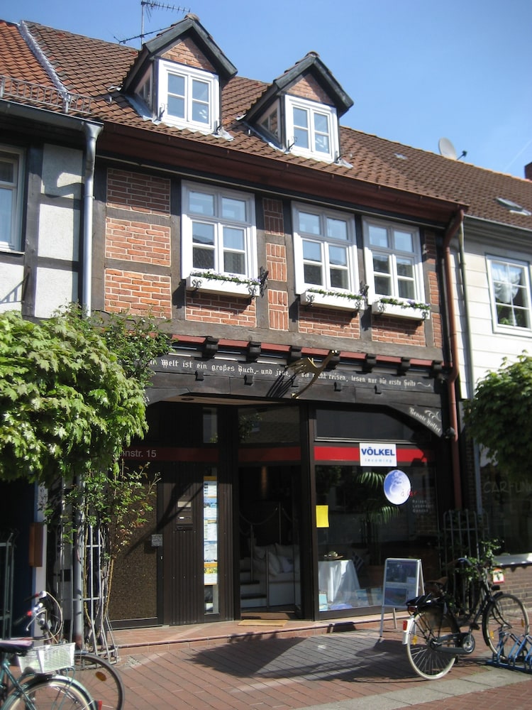 Völkel Incoming rooms & more HAJ — hotel in Sarstedt