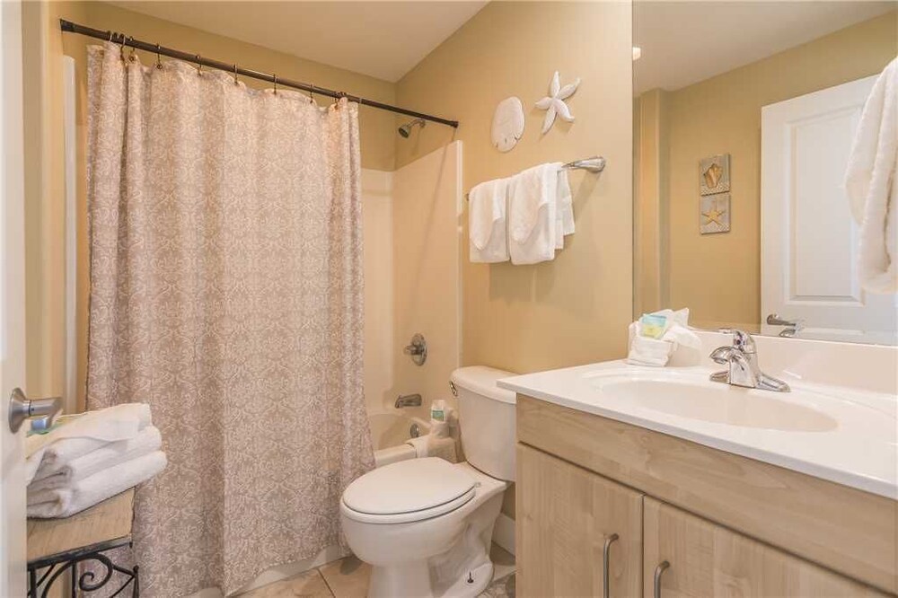 Island Tower 1001 3 Br condo by RedAwning - photo 23