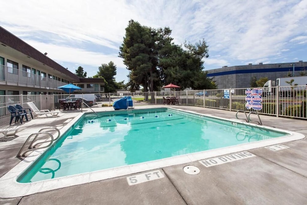Super 8 By Wyndham Turlock - photo 14