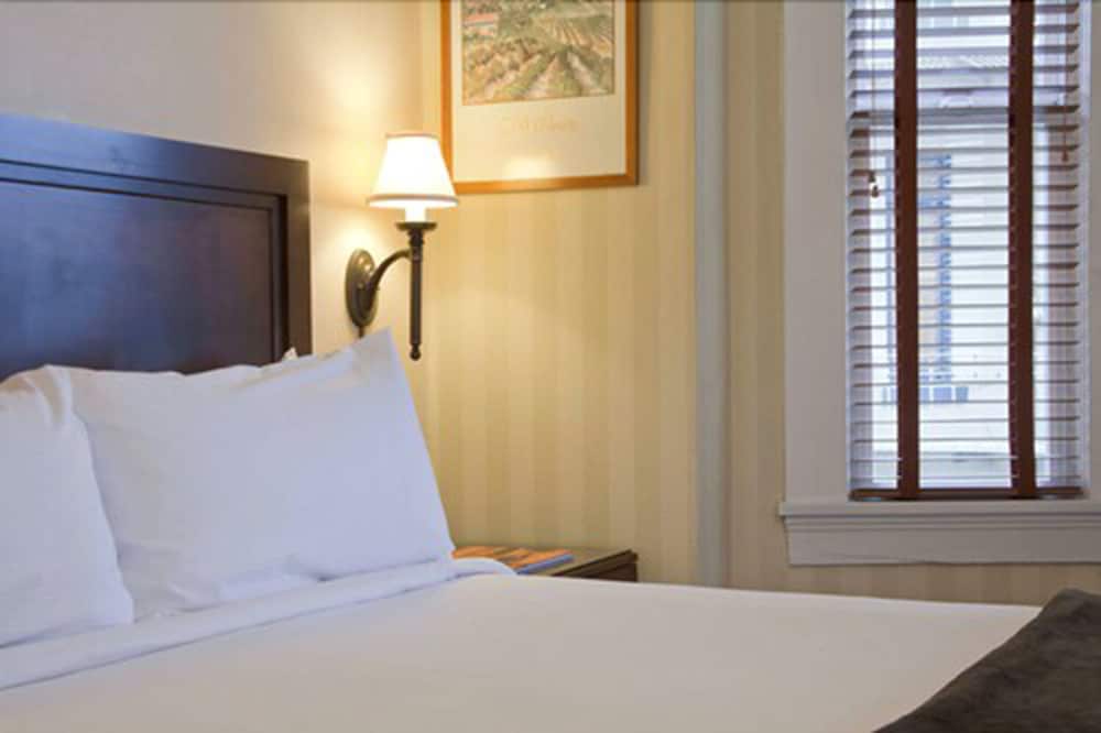 Executive Hotel Vintage Court - photo 19