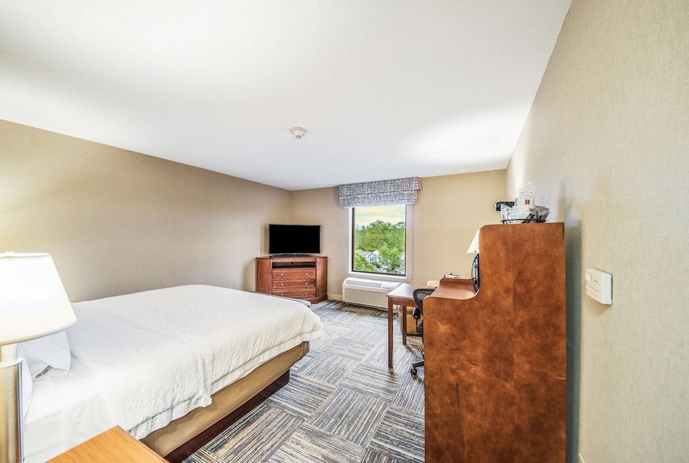 Hampton Inn Greenfield - photo 15