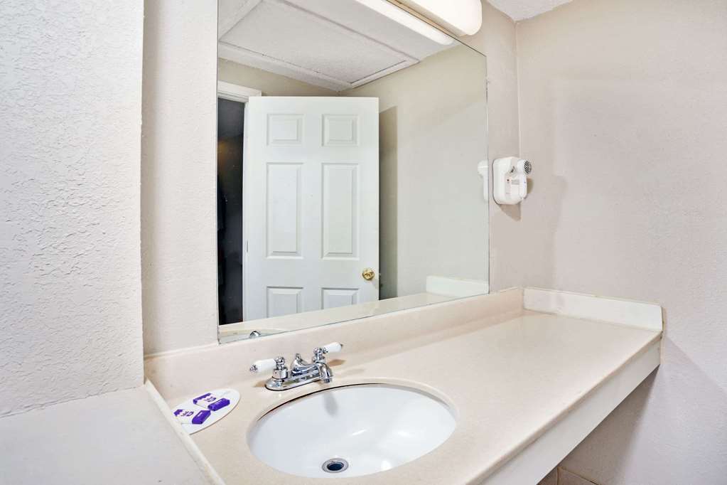 Knights Inn Sterling Heights - photo 9
