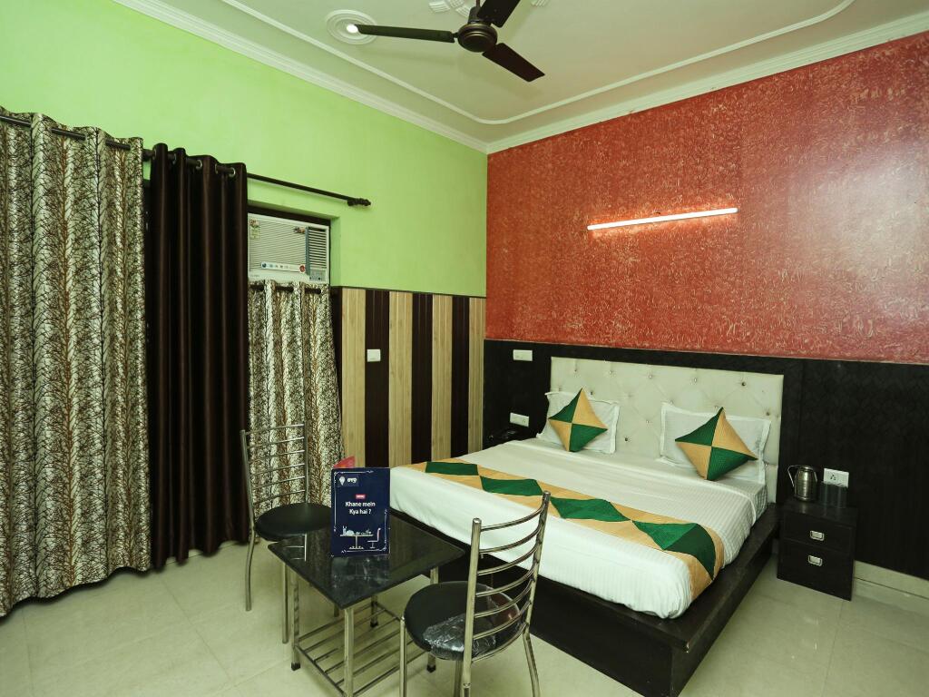 OYO 11556 Om Guest House Residency
