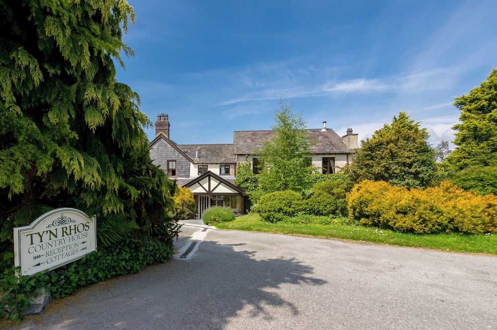 Tyn Rhos Country House — 5-Star Luxury Hotel in Caernarfon, United Kingdom