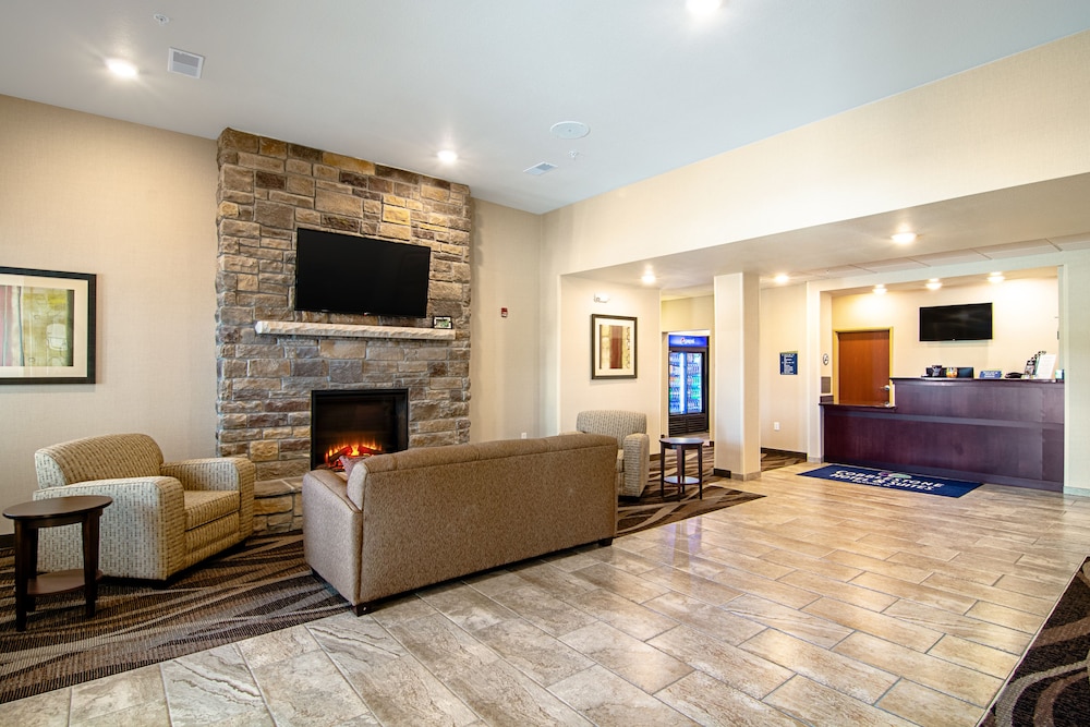 Cobblestone Hotel & Suites Paxton - photo 2