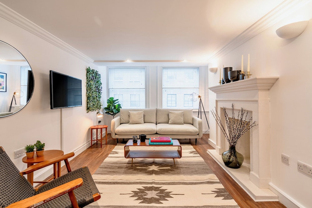 Stay At Mine Greek Street — 4-Star Luxury Hotel in London, United Kingdom