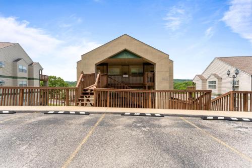 Lakeside Laziness 28 4 By SDC Big Deck Pool Hot Tub Pets Ok Resort On Lake - featured photo