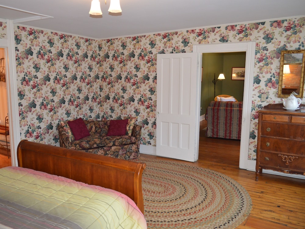 Canal Side Inn - photo 14