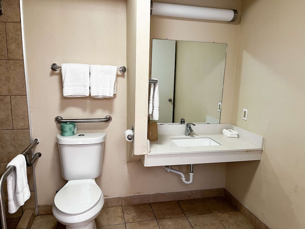 Motel 6 San Antonio TX I 35 North Corridor - photo 26