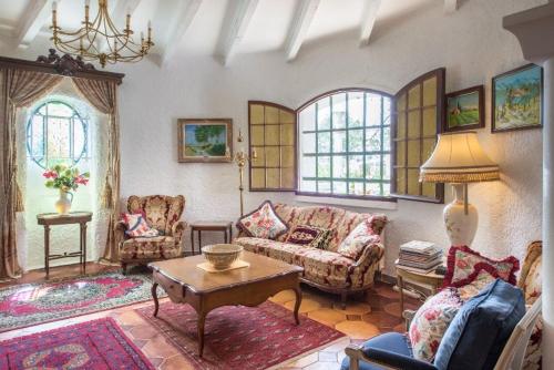 Beaucaire Villa 5 Pool Wifi — 4-Star Luxury Hotel in Beaucaire, France