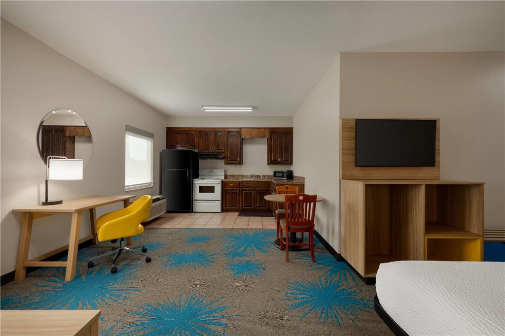 Days Inn & Suites by Wyndham Prattville Montgomery - photo 25