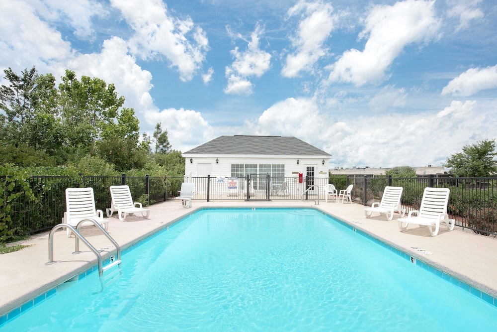 Baymont By Wyndham Roanoke Rapids - photo 25