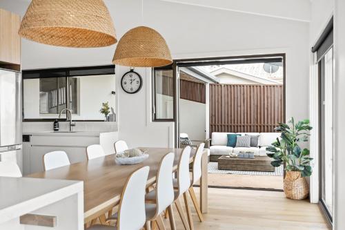 Banksia Beach House — 4-Star Luxury Hotel in Mollymook, Australia