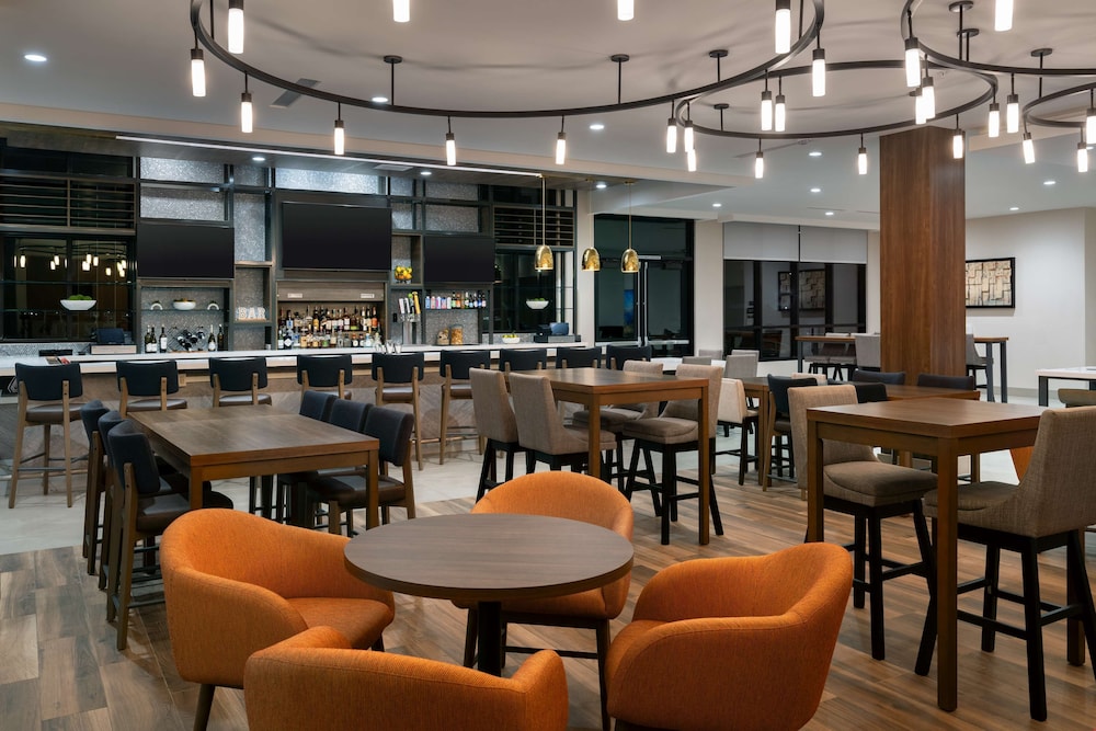Hilton Garden Inn Visalia - photo 29