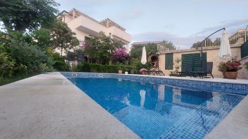 Apartments Plavi&Žuti — 4-Star Luxury Hotel in Brodarica, Croatia