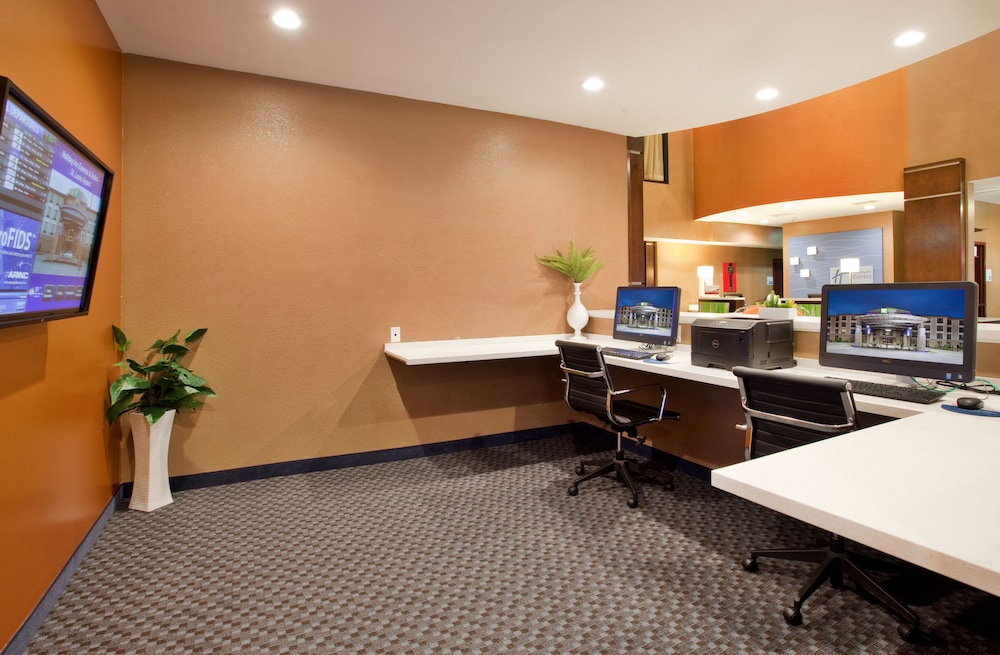 Holiday Inn Express & Suites St Louis Airport by IHG - photo 14