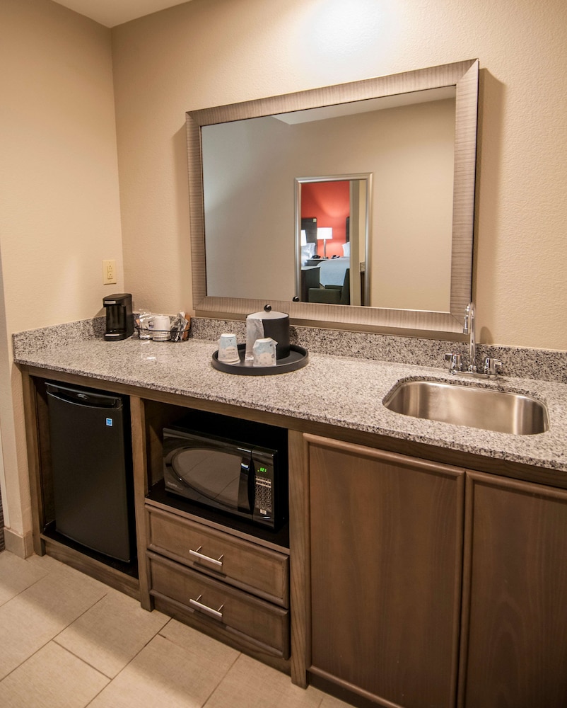 Hampton Inn & Suites Pensacola I 10 Pine Forest Road - photo 20