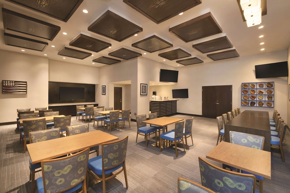 Hampton Inn & Suites Washington DC Navy Yard - photo 43