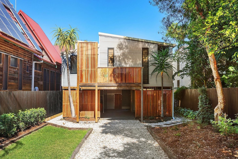 Your Luxury Escape Coco Beach House — 4-Star Luxury Hotel in Byron Bay, Australia