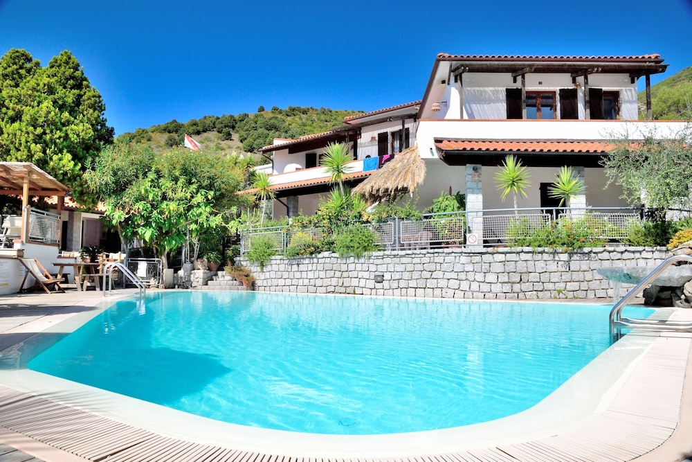 Hotel Montemerlo in Marina Di Campo, Italy