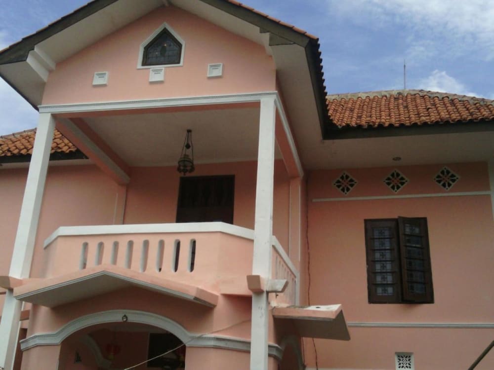 Kost 48 Surabaya pet-friendly hotel Surabaya