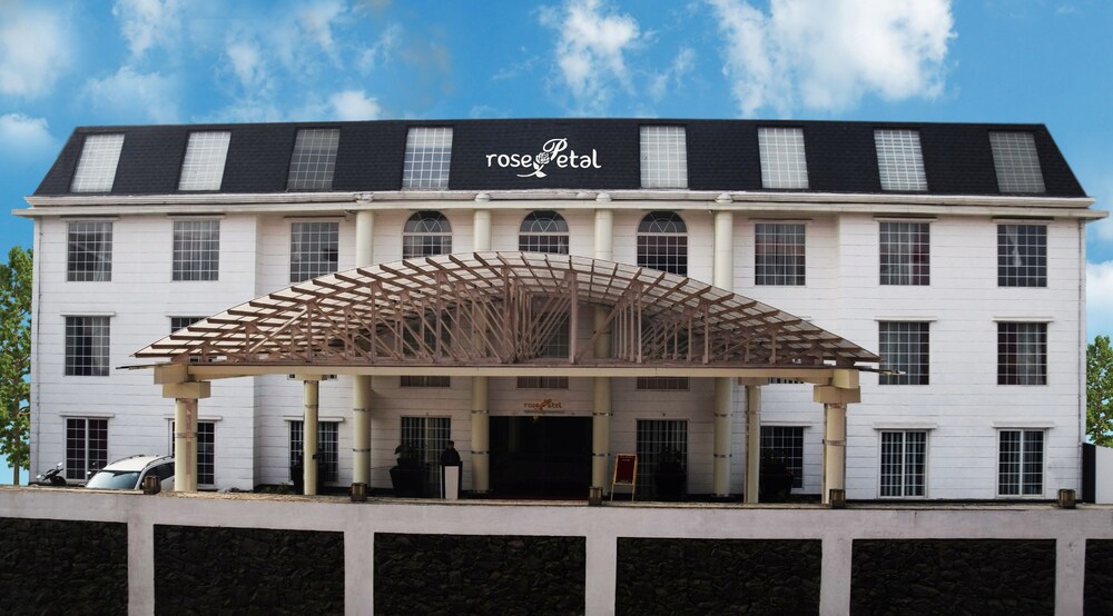 Rose Petal — hotel in Srinagar