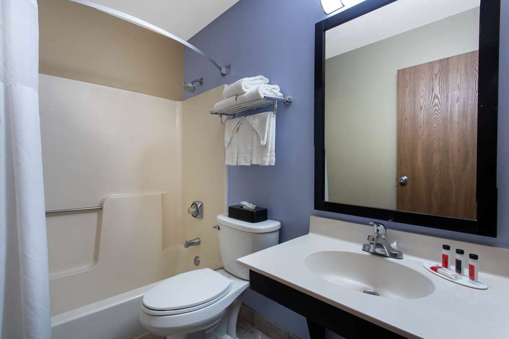 Super 8 by Wyndham Cromwell Middletown - photo 39