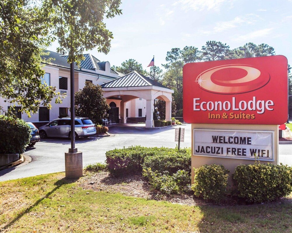 Econo Lodge Inn & Suites Marietta near Dobbins ARB - featured photo