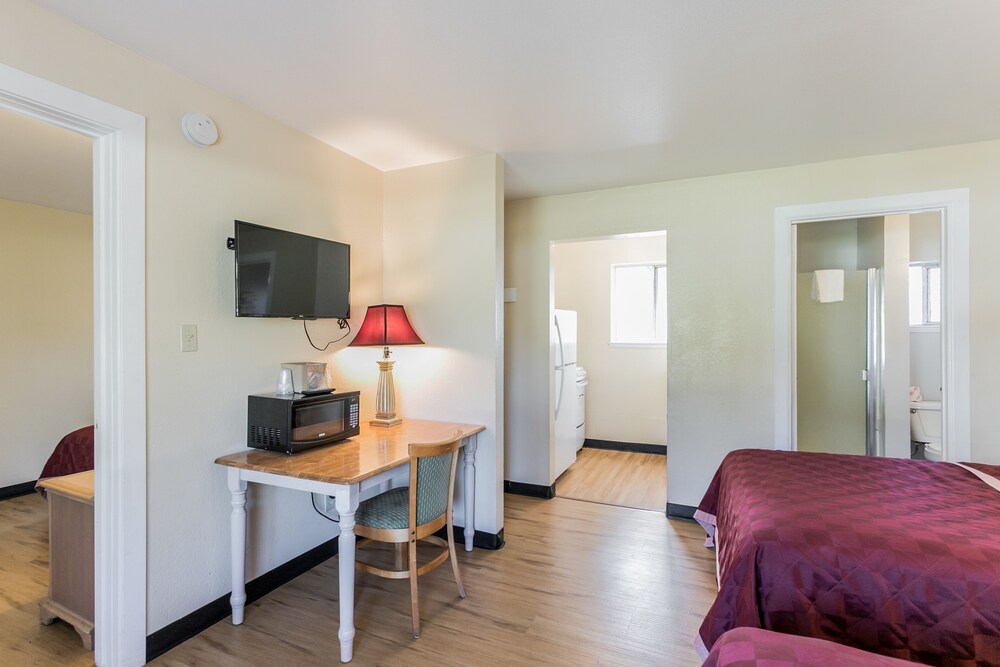 Skylark Shores Resort - photo 34