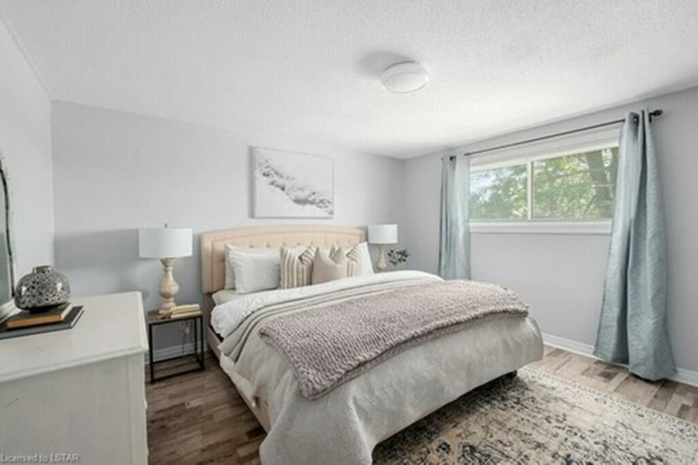 GLOBALSTAY. Elegant 3 Bedroom Townhouse in London — 4-Star Luxury Hotel in London, Canada