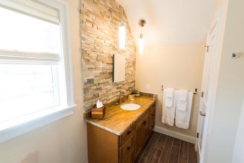 The East Island Reserve Hotel - photo 84
