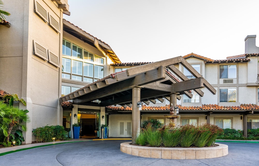 Doubletree by Hilton Campbell Pruneyard Plaza — hotel in Campbell