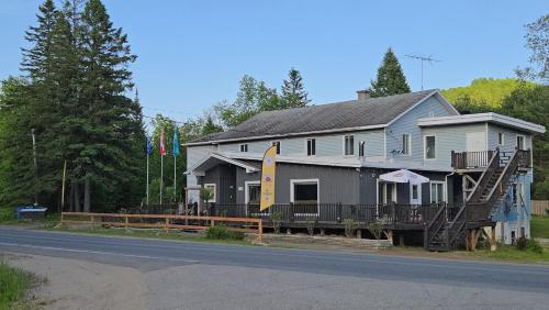 Charming Country Retreat with Scenic Views for 1 12 guests - carbon neutral hotel in Unknown City