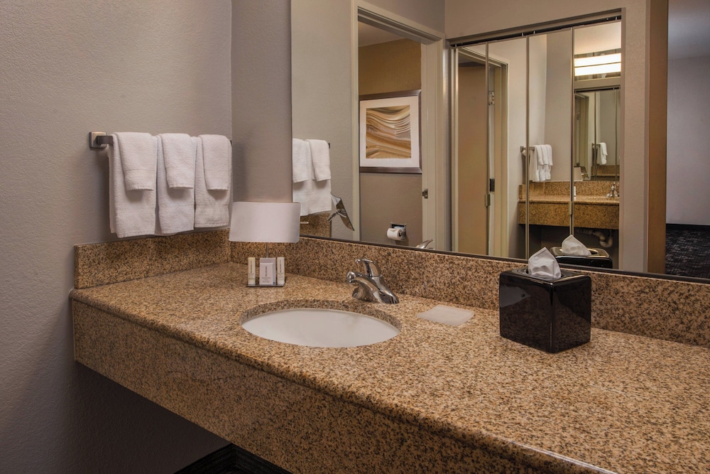 Courtyard by Marriott Dulles Town Center - photo 14