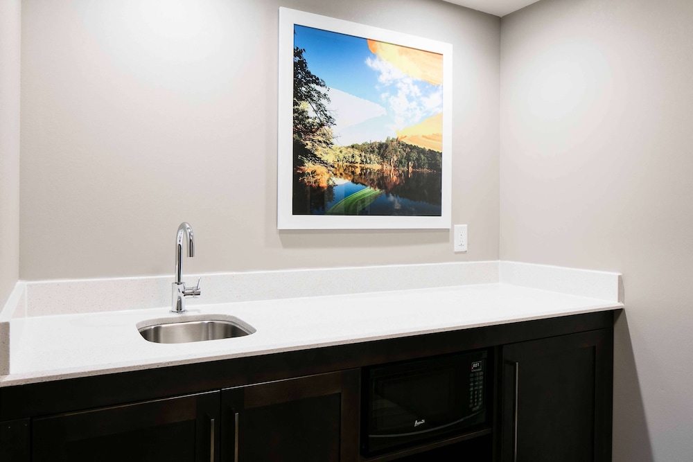 Hampton Inn & Suites Hudson - photo 25