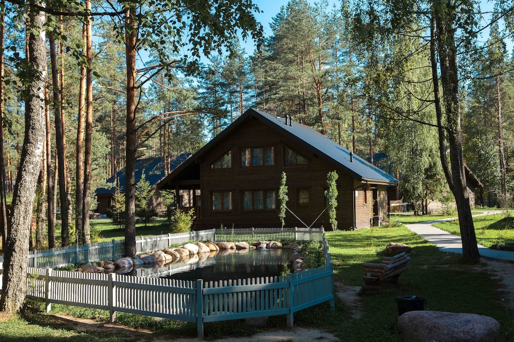 Tsarstvo Korolevstvo — hotel in Roshchino