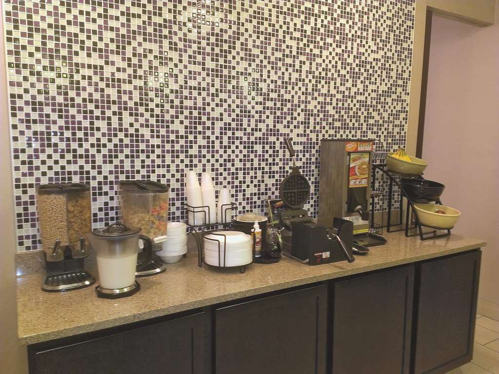 La Quinta Inn by Wyndham Lincoln Nebraska - photo 50