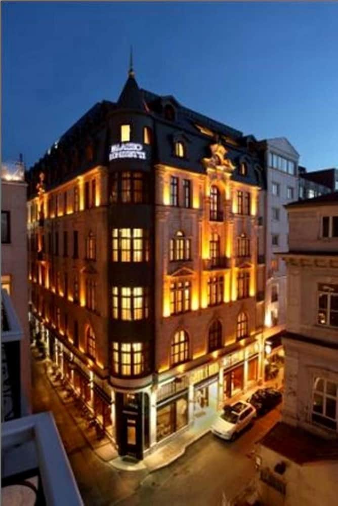 Palazzo Donizetti Hotel — 4-Star Luxury Hotel in Istanbul, Turkey