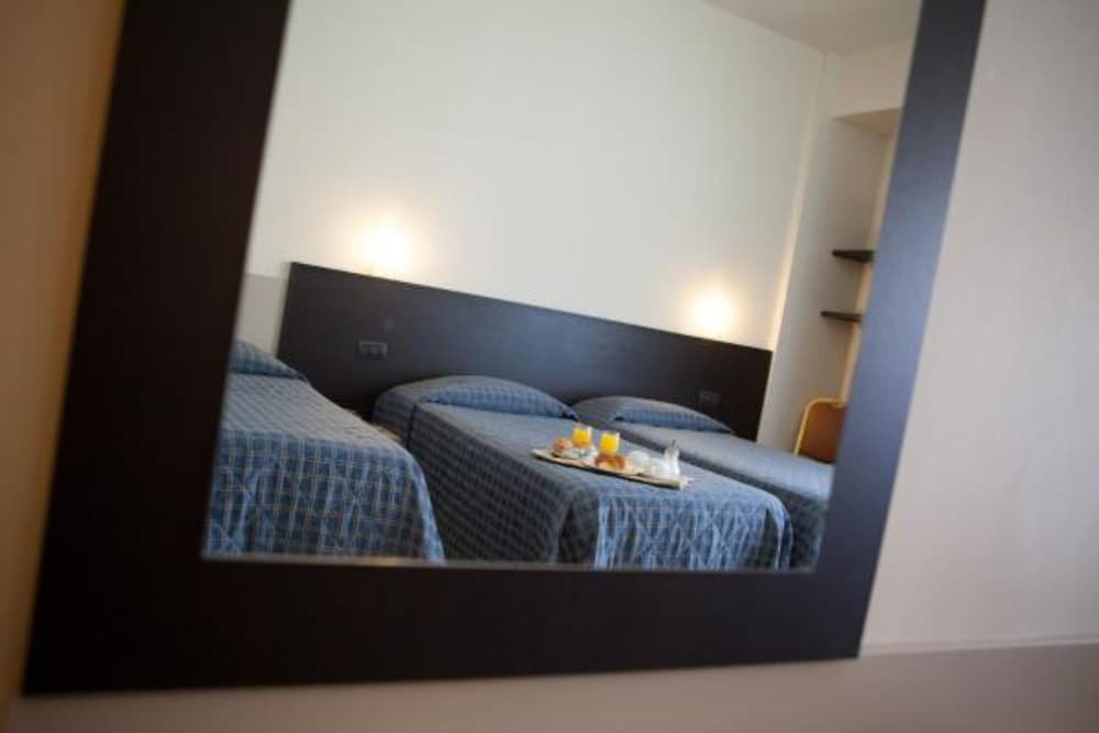 Auto Park Hotel — Florence — photo 3