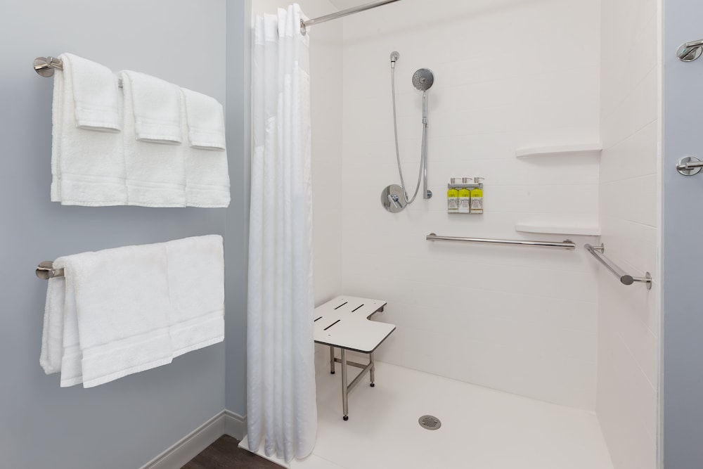 Holiday Inn Express & Suites Cedar Springs Grand Rapids N by IHG - photo 8